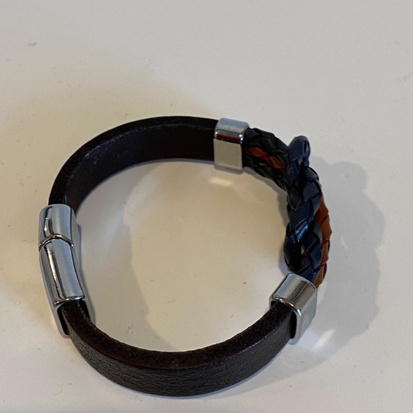 Men’s 8” knot leather and stainless steel bracelet - Picture 5 of 6